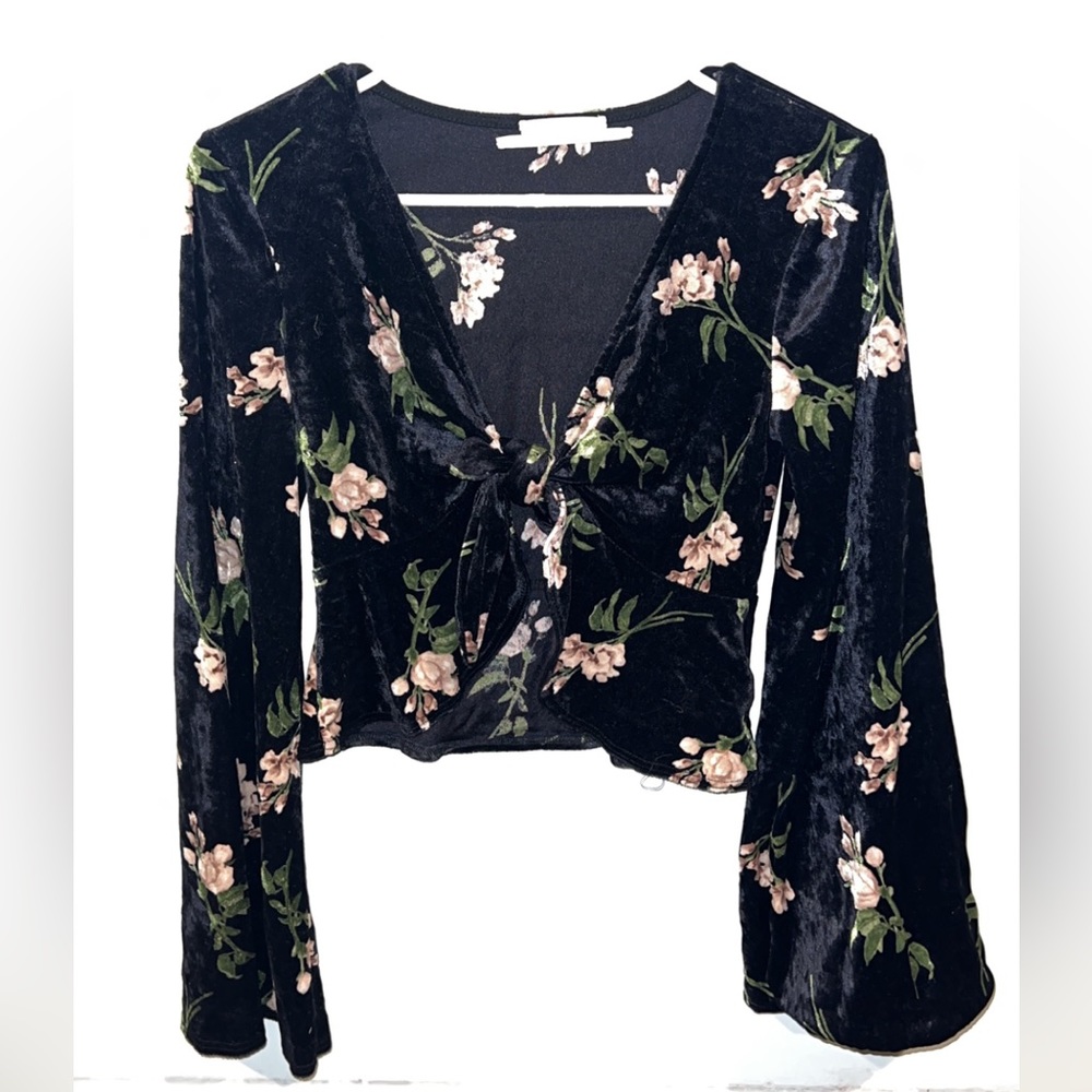 NWOT Urban Outfitters Tie Front Top size Small